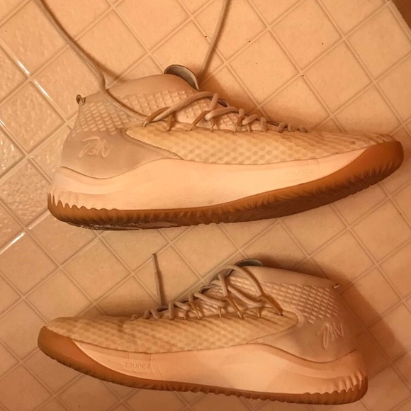 Adidas Dame 4 ‘Un-Dyed’ size 14 - Picture 3 of 6